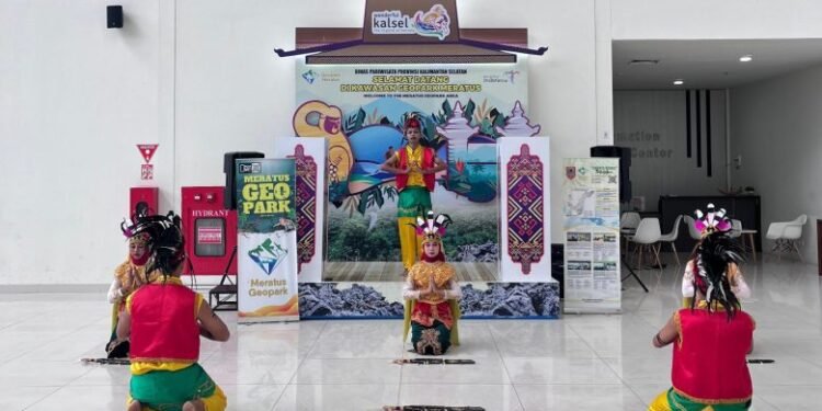 Tanah Bumbu Promosikan Wisata Kalsel di TIC Bandara Syamsuddin Noor