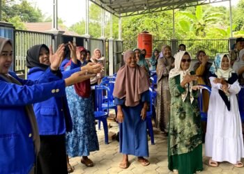 Cegah Hipertensi dan Stroke, Lansia di Tanah Bumbu Diajarkan Teknik “Slow Deep Breathing” oleh Mahasiswi Poltekkes Kemenkes Banjarmasin