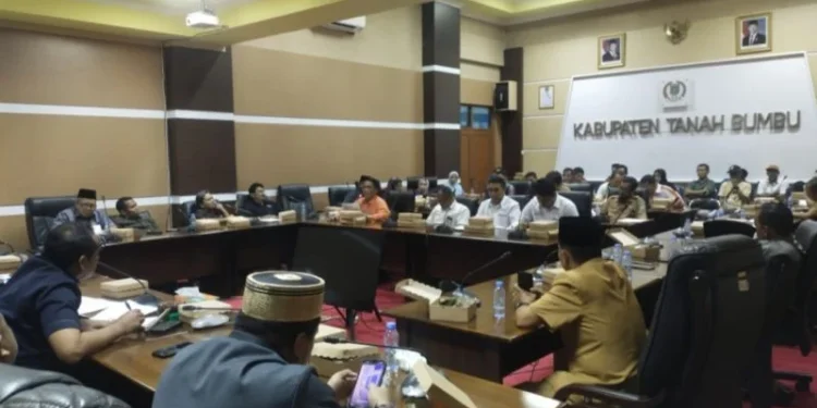 DPRD Tanah Bumbu Gelar Rapat Bahas Pemberhentian Tujuh Guru di YPPI Ar Rasyid Segumbang