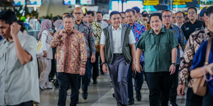 Pemerintah Turunkan Harga Tiket Pesawat Domestik Saat Libur Lebaran