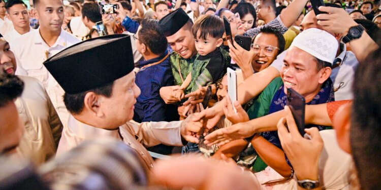 Silaturahmi Lebaran, Presiden Prabowo Sambut Ribuan Warga di Istana Kepresidenan Jakarta