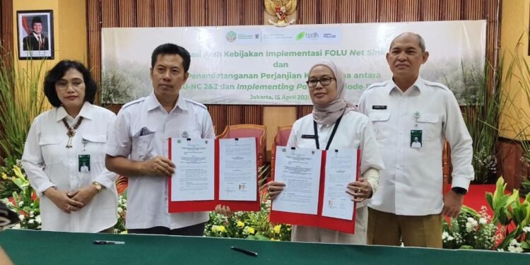 Kadishut Kalsel Tanda Tangani PKS Program FOLU Net Sink 2030