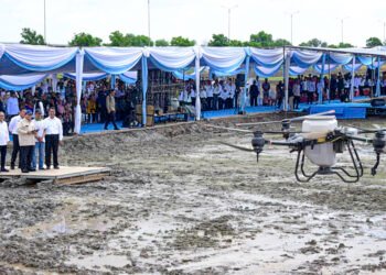 Presiden Prabowo Tebar Benih Padi Dengan Teknologi Drone Pertanian
