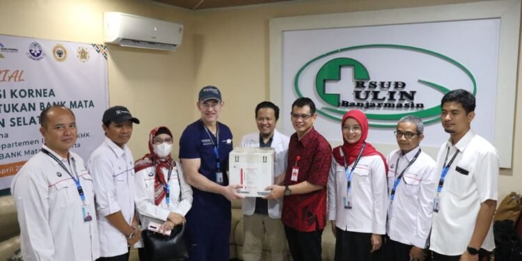 Perdana, Pemprov Kalsel Laksanakan Operasi Cangkok Mata