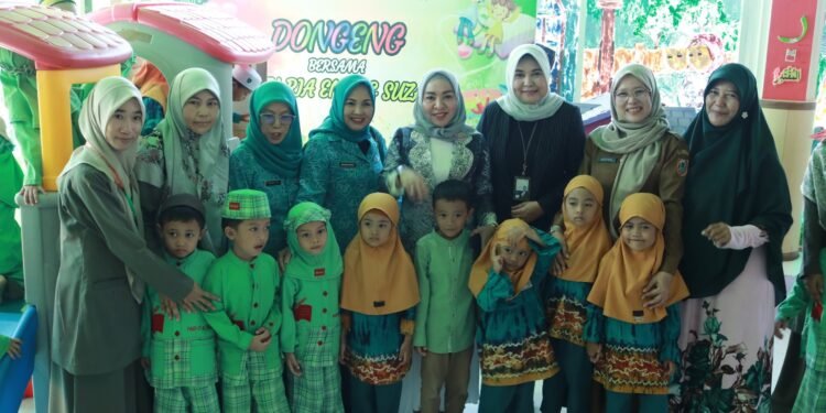 Berperan Aktif Menurunkan Stunting, Dispersip Kalsel Berikan Makanan Tambahan Bergizi Kepada Pustakawan Cilik