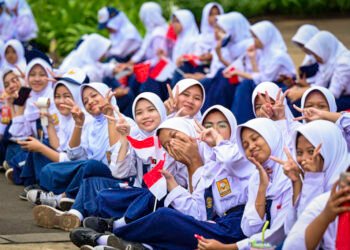 Cerita Antusiasme dari Monas, Pelajar dan Masyarakat Sambut Kedatangan Premier Li Qiang