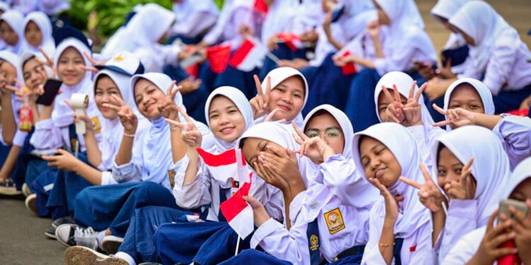 Cerita Antusiasme dari Monas, Pelajar dan Masyarakat Sambut Kedatangan Premier Li Qiang