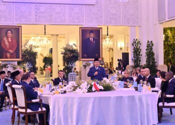 Seskab Teddy Tegaskan Tidak Ada Minuman Beralkohol dalam Jamuan Presiden Macron di Jakarta