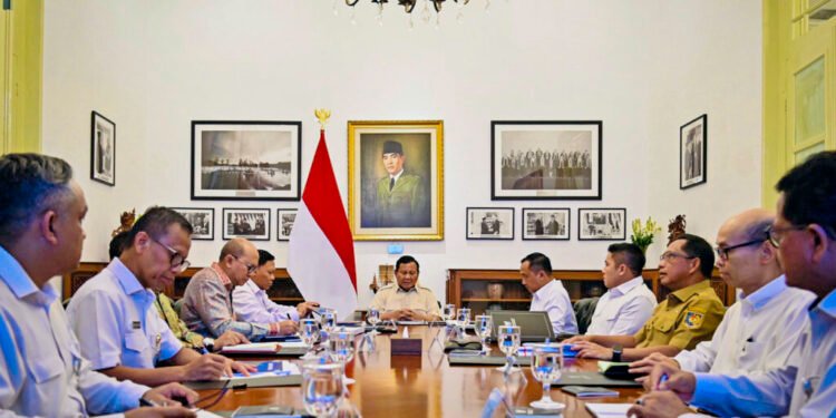Presiden Prabowo Pimpin Rapat Terbatas Pembentukan Tanggul Laut di Pulau Jawa