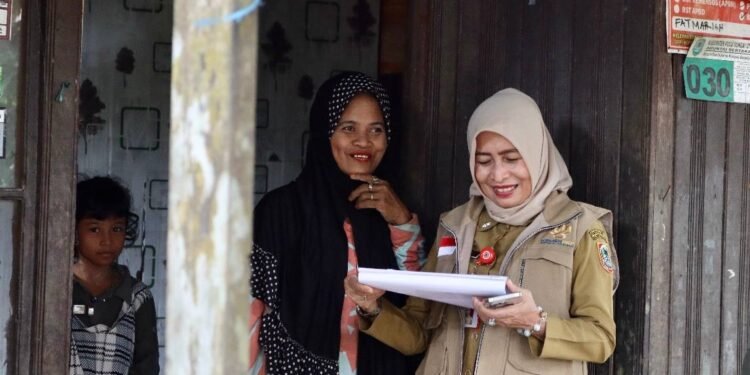 Kadisperkim Kalsel Tinjau Langsung Progres Peningkatan RTLH di Kawasan Kumuh Tiga Kabupaten