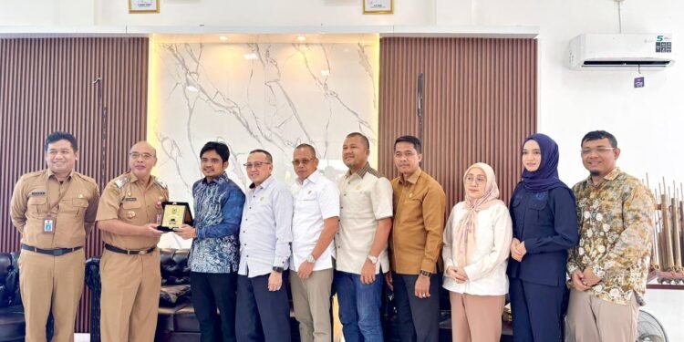 DPMD Kalsel Dampingi Komisi I DPRD Lakukan Monitoring PADes dan Pengembangan BUMDesa di Tanah Laut