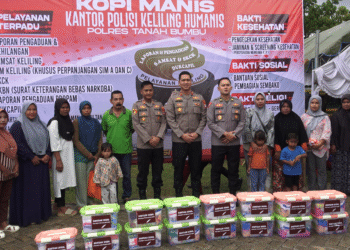 Polres Tanah Bumbu Gelar Program “Kopi Manis” di Pantai Angsana, Berikan Makanan Sehat dan Layanan Publik Gratis