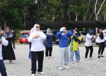 Andi Irmayani Rudi Latif Pimpin Aksi Jumat Bersih dan Senam Sehat TP PKK