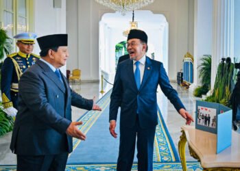 Bincang Hangat dan Senyum Lebar Warnai Perpisahan Presiden Prabowo dan PM Anwar di Istana Merdeka