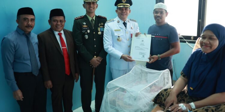 Bupati  Andi Rudi Latif Kunjungi dan Gratiskan Pasien Melahirkan di RSUD pada 17 Agustus