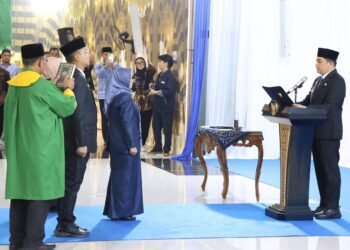 Bupati Andi Rudi Latif Lantik Yulian Herawati sebagai Sekda Tanah Bumbu