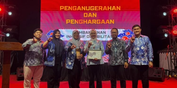 Gubernur Kalsel Terima Penghargaan Pemerintah Daerah Inklusif Disabilitas Terbaik 3 Se-Indonesia