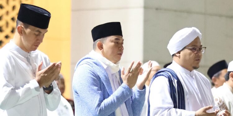 Hening dalam Keharuan, Warnai Peringatan Maulid Nabi, Bupati Andi Rudi Latif : “Kita Mulia Berkat Rasulullah”