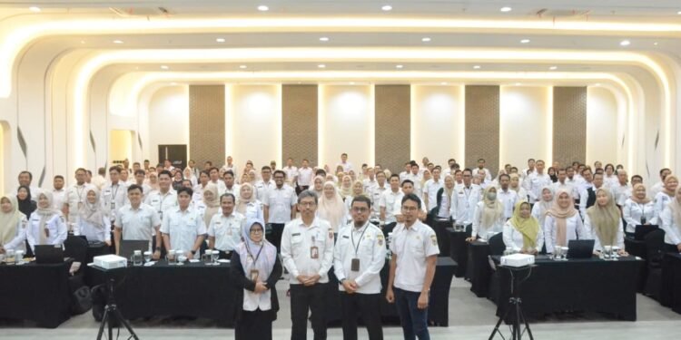 Modernisasi Sistem Manajemen Kehadiran dan Pembayaran Tambahan Penghasilan, Diskominfo Kalsel Gelar Sosialisasi dan Bimtek Penggabungan Aplikasi E-Ijamkes dan E-Performance