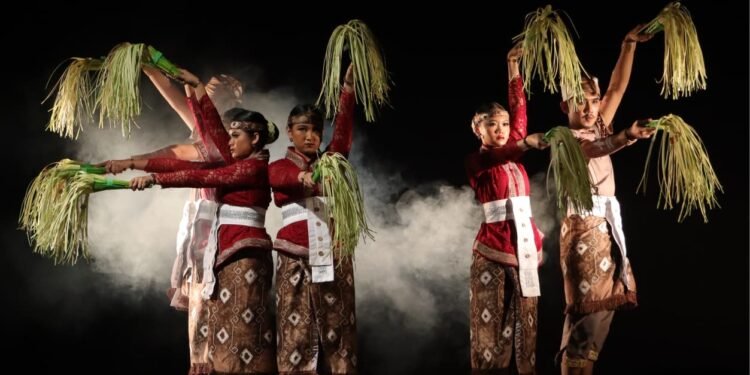 Festival Karya Tari Daerah Kalsel 2025: Angkat Ritual Banua Lewat Gerak dan Mantra