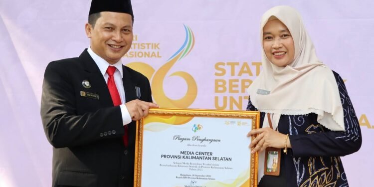 Media Center Kominfo Kalsel Raih Penghargaan dari BPS sebagai Media Teraktif Penyebar Informasi Statistik