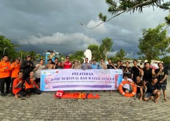 BPBD Tanah Bumbu Bekali Pekerja Proyek Jembatan dengan Edukasi Manajemen Risiko dan Kesiapsiagaan di Area Laut