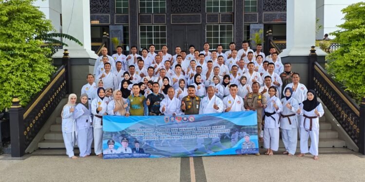 Pelatihan Bela Diri Karate dan Ujian Kenaikan Pangkat, Satpol PP dan Damkar Kalsel Tingkatkan Kapasitas SDM