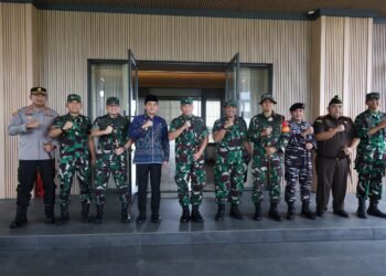 Bupati Andi Rudi Latif Sambut Pangdam XXII/Tambun Bungai untuk Upacara Penutupan TMMD dan Peresmian Sasana Banua