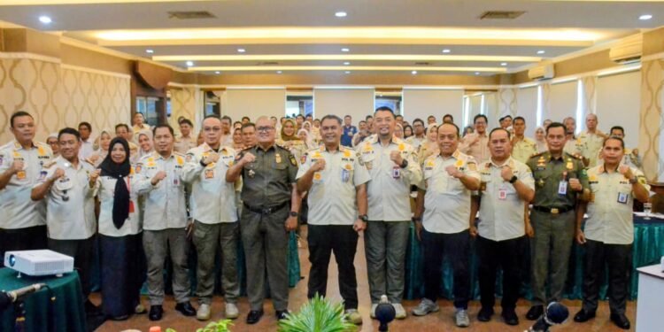 Perkuat Pondasi Tugas, Gubernur Kalsel Buka Rakor Teknis Perencanaan, Evaluasi, Pelaporan dan Pembinaan Kepegawaian Satpol PP dan Damkar se-Kalimantan Selatan Tahun 2025