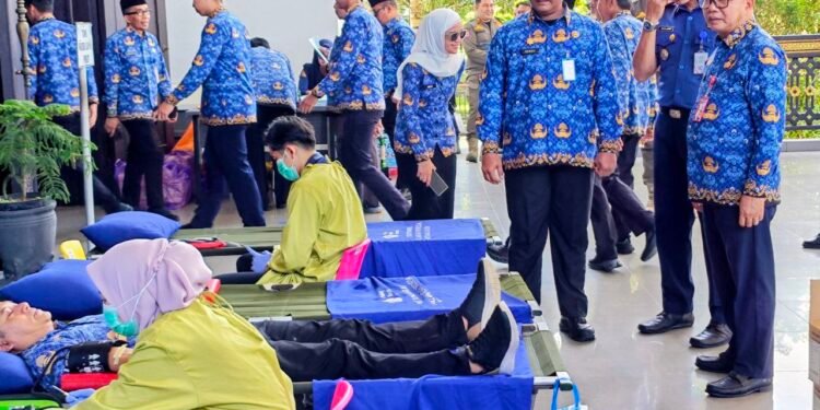 Bentuk Kepedulian Terhadap Masyarakat, Satpol PP dan Damkar Kalsel Gelar Donor Darah