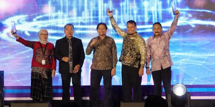Media OPD dan Kabupaten/Kota Raih Penghargaan AMPK 2025 dan LAPOR!, Wagub Kalsel : Informasi Harus Cepat dan Akurat