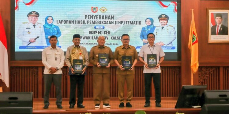 BPK Serahkan Dua LHP kepada Pemprov Kalsel dan Bank Kalsel