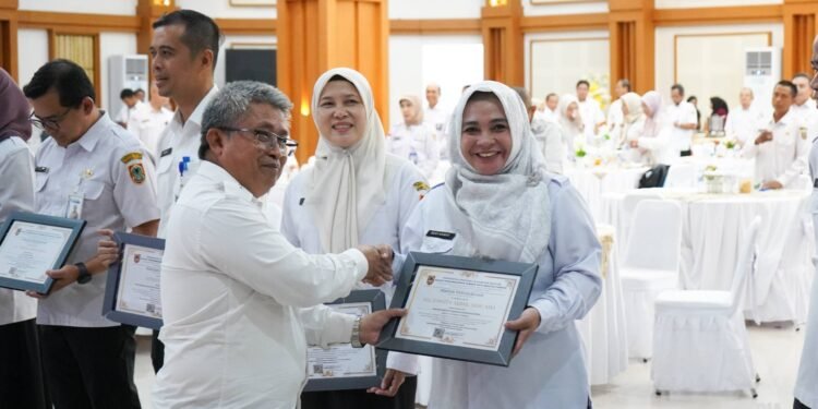 Pemprov Kalsel Resmi Tutup Pelatihan Pengadaan Barang dan Jasa bagi PA/KPA