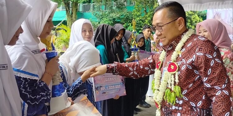 SMAN 3 Banjarbaru Rayakan HUT dengan Semangat Inovasi dan Bakti Sosial