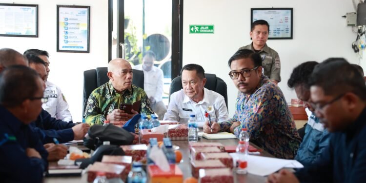 FGD Progres Jembatan Penghubung Kotabaru – Tanah Bumbu, Bupati Andi Rudi Latif : Dorong Pertumbuhan Ekonomi Daerah