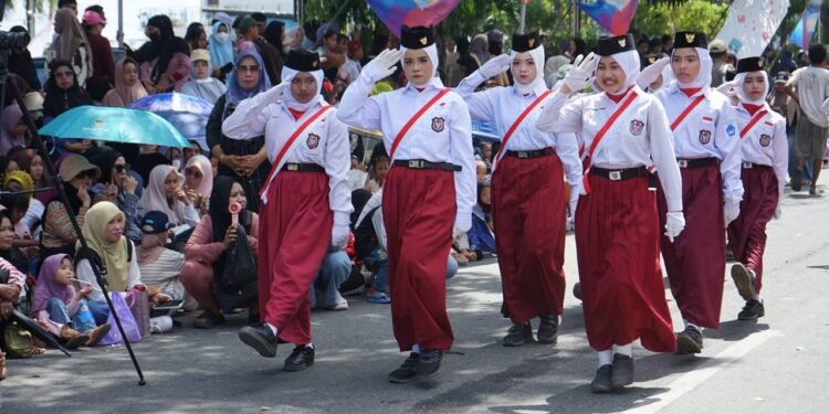 Ragam Budaya, Kostum dan Kreativitas Semarakkan Karnaval HUT RI Ke-81 di Kotabaru