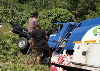 Truk Tangki vs Pikap, 7 Tewas