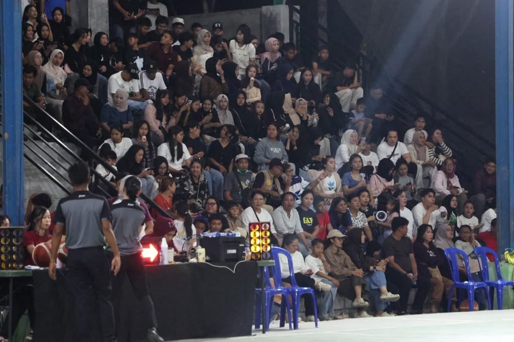 Ketua Perbasi Tanah Bumbu, Dading Kalbuadi, menekankan pentingnya keberlanjutan kompetisi untuk menciptakan ekosistem basket di Kalimantan Selatan.