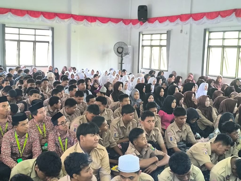 Pelajar SLTA Tanah Bumbu ikuti Aksi Go To School Wawasan Kebangsaan di Batulicin.