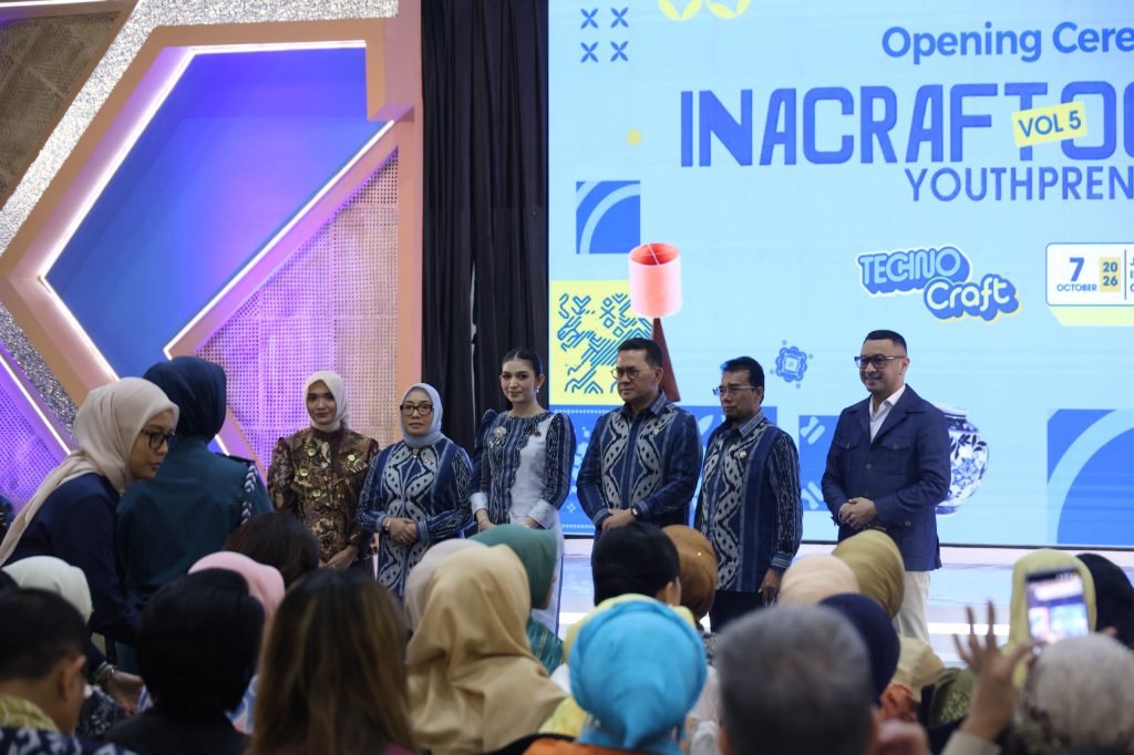Tenun Pagatan Dekranasda Tanah Bumbu di INACRAFT 2026