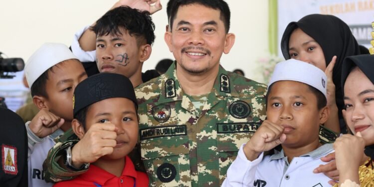 Bupati Andi Rudi Latif Sambut Kedatangan Tenaga Kependidikan, Kadet PPL, dan Dosen Pendamping UNHAN Perkuat Sekolah Rakyat