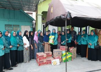 Ketua TP PKK Tanah Bumbu Kunjungi Korban Kebakaran Gang Andalas, Serahkan Bantuan untuk 16 Rumah Terdampak