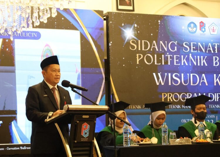 Bupati Tanah Bumbu Dorong Sinergi Pendidikan Vokasi dan Industri pada Wisuda Politeknik Batulicin