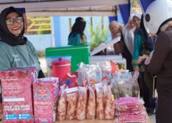 Dinas Perikanan Kotabaru Gelar Gerai Ikan Murah, Warga Antusias Berbelanja