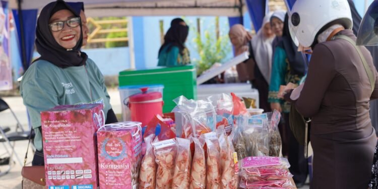 Dinas Perikanan Kotabaru Gelar Gerai Ikan Murah, Warga Antusias Berbelanja